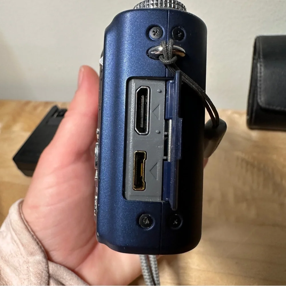 Panasonic Lumix DMC-ZS3 Digital Camera with Charger and Cases FOR PARTS